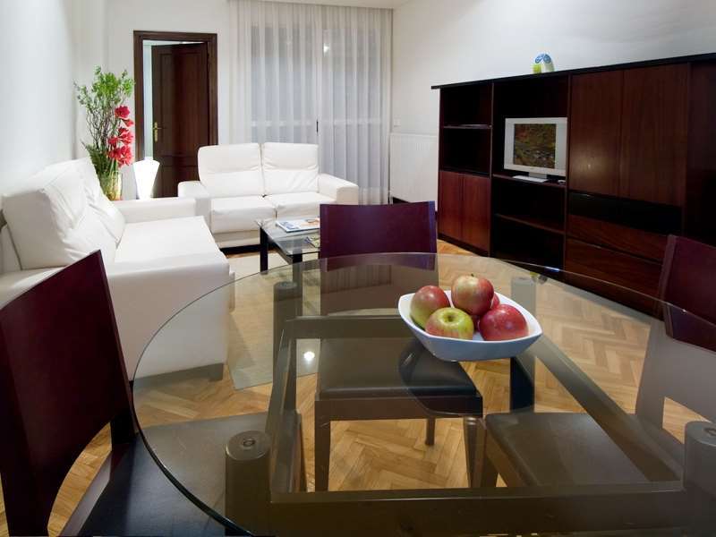 Aparthotel Mendebaldea Pamplona