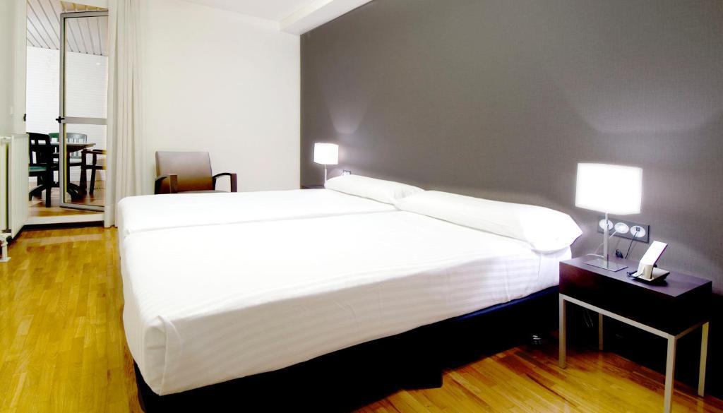 Mendebaldea Aparthotel 3*